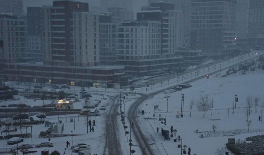 снегът парализира истанбул 100 отменени полета летище bdquoсабиха гьокченldquo