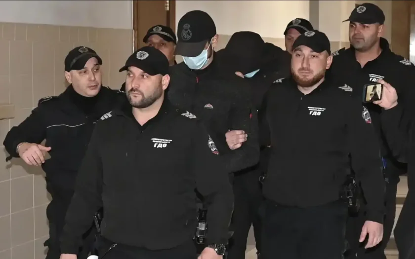 двамата задържани обира инкасо автомобил ихтиман остават ареста
