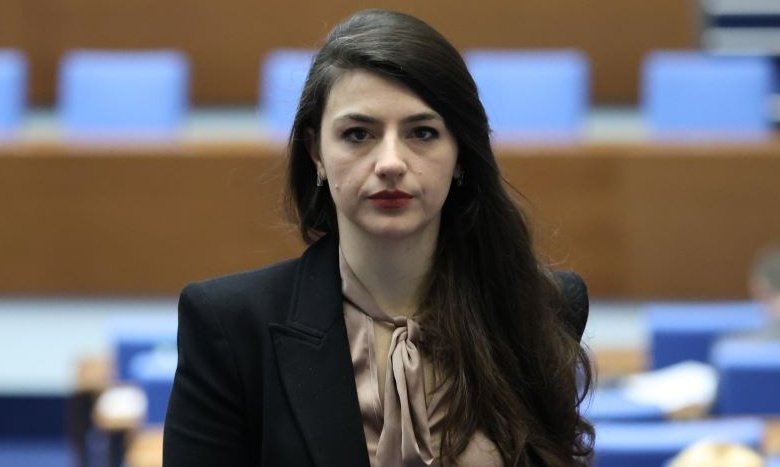 лена бориславова отпада листите ппndashдб готви два проекта