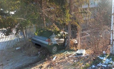 екшън кранево шофьор заби ограда гонка полицията