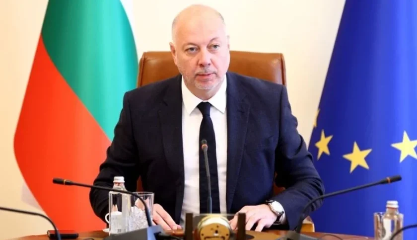 правителството подготвя решения армията земеделието държавните фирми