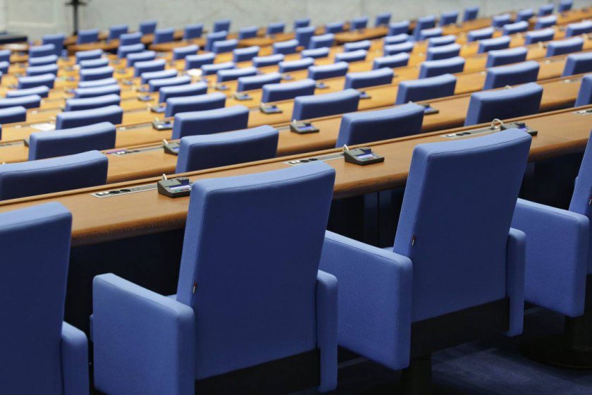 хаос парламента отново събран кворум
