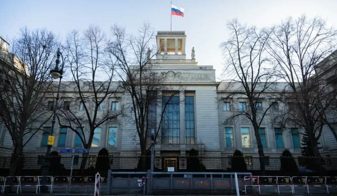spiegel федералното правителство експулсира руски военен аташе