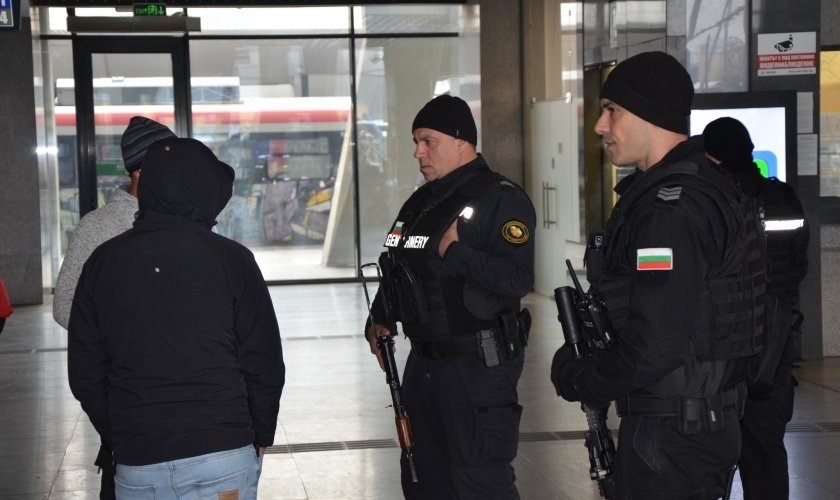жандармерията мащабна акция влакове гари цялата страна