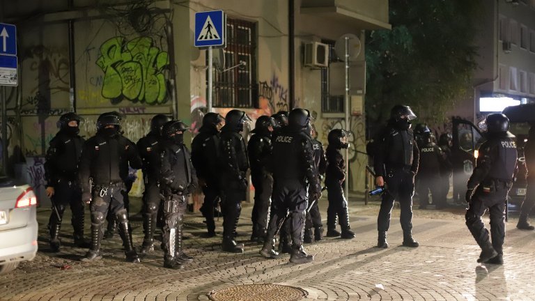 млад мъж съди мвр заради полицейско насилие време протеста снимки