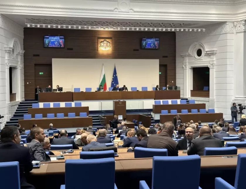 стартират дебатите втория вот недоверие кабинета денков