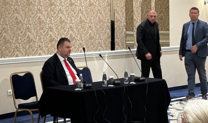 делян пеевски откри сам заседанието централния съвет дпс
