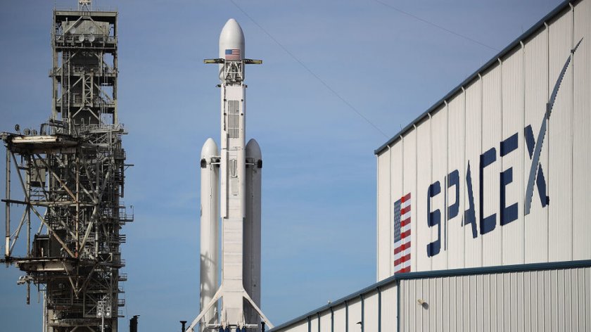 spacex изстреля ракета носеща прототип космическия кораб starship