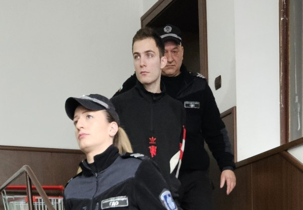 пловдивският съд потвърди ареста учител обвинен сексуални престъпления