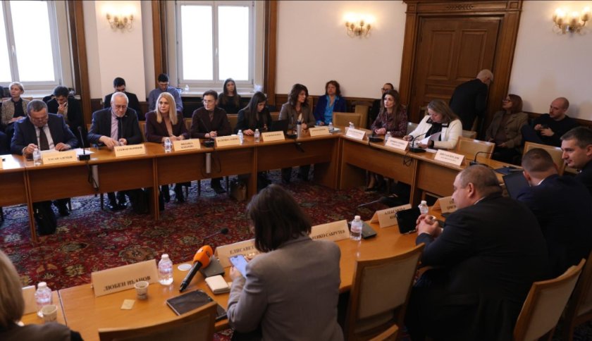 социалната комисия парламента прие второ четене мултифондовия модел пенсиите