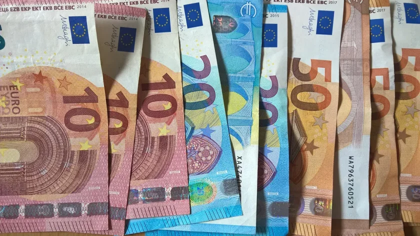 еврото нараства спрямо долара сутрешната търговия франкфурт