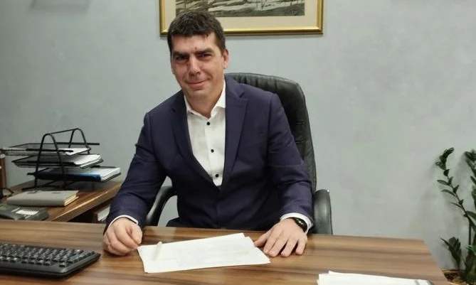 смяна върха апи стоян николов поема временно управлението