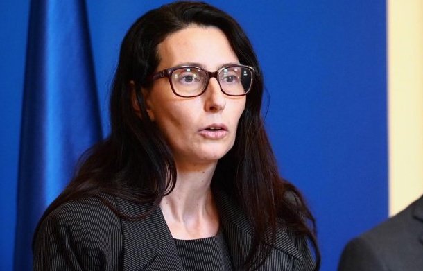 институционен хаос мррб ангелина бонева върнала кабинета въпреки обявената оставка