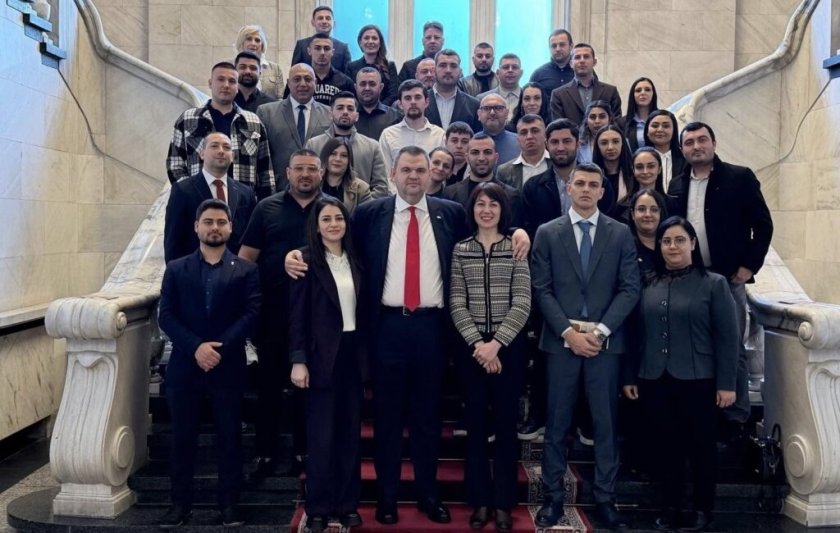 делян пеевски проведе среща младежи силистра парламента снимки