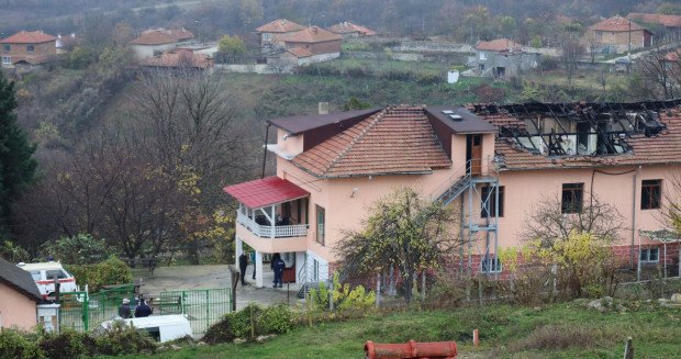 двама отиват съд заради пожара дом възрастни загинаха души