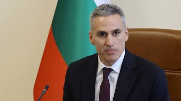 гюров бъдещето българия зависи отговорността поемаме