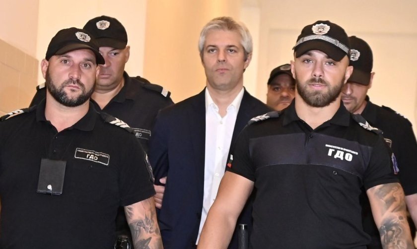 предадоха съд кмета варна благомир коцев четирима души корупция