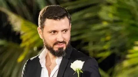 мартин елвиса любомира отново ергенът