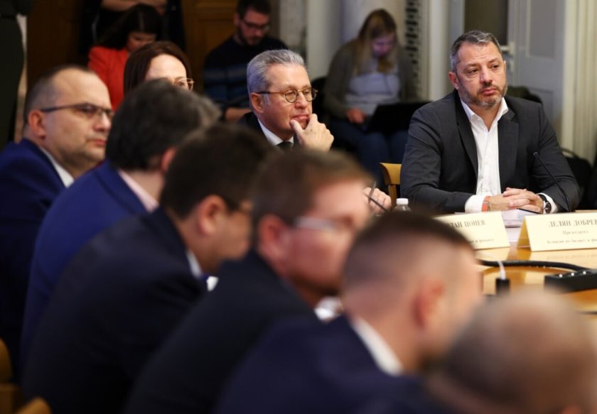 парламентарната бюджетна комисия гледа удължителния закон бюджета извънредно заседание