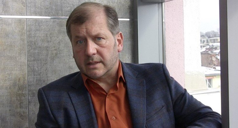 михаил екимджиев оттеглянето сарафов изглежда опит договорка