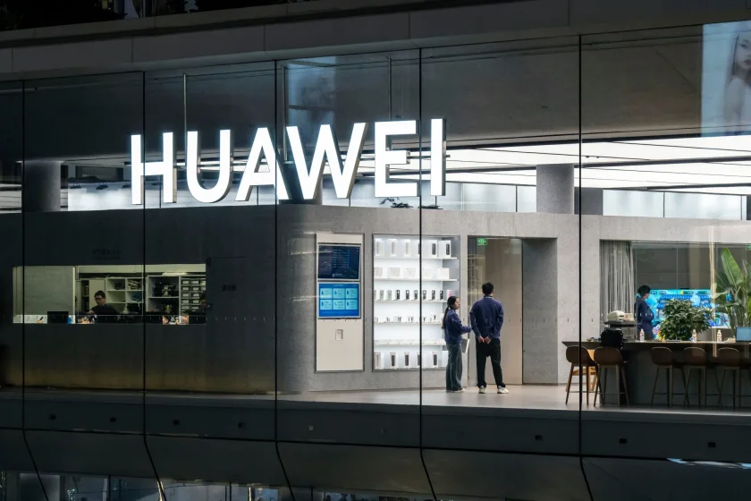китай заплашва ответни мерки евентуална забрана huawei