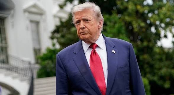 bloomberg trump media загуби $400 милиона три месеца