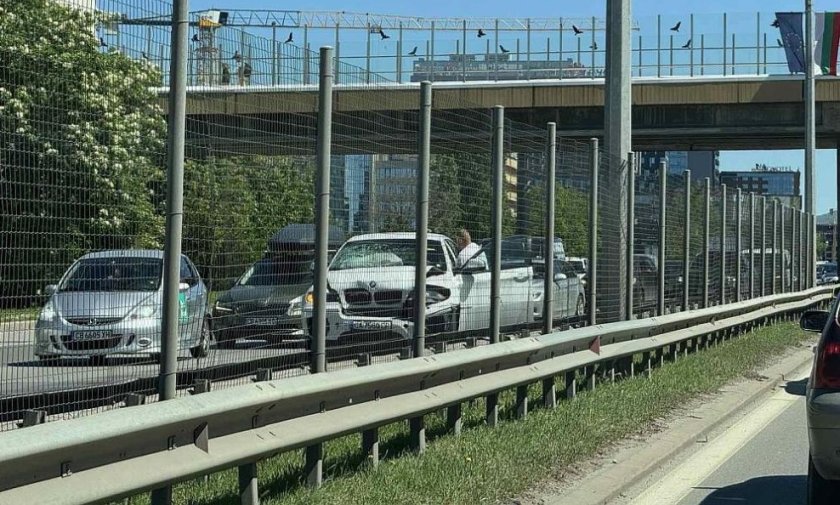 пътен инцидент предизвика километрично задръстване bdquoцариградско шосеldquo софия