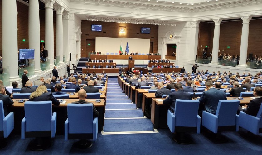 четирима заместник министри назначени правителството