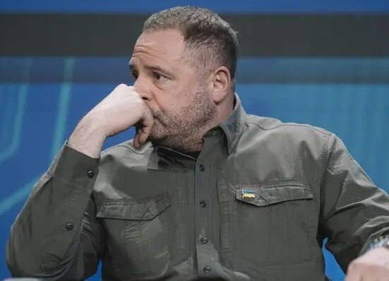 бившият началник кабинета зеленски разследван обвинен пране пари искат задържането стража