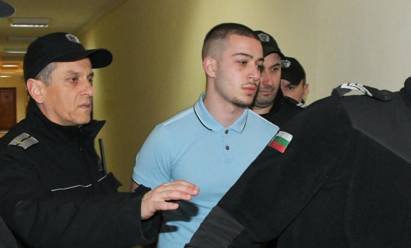 оставиха ареста никола бургазлиев баща остри реплики извън съдебната зала видео