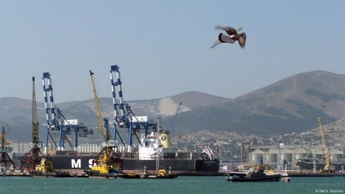 падащи отломки дронове предизвикаха пожар петролен терминал новоросийск