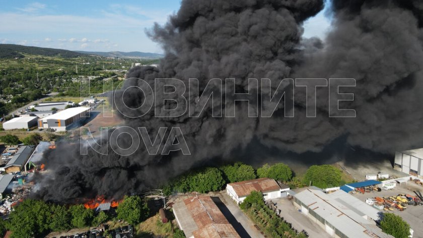 огнен стара загора гори склад пластмасови отпадъци снимки