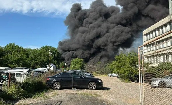 огнен стара загора гори склад пластмасови отпадъци снимки