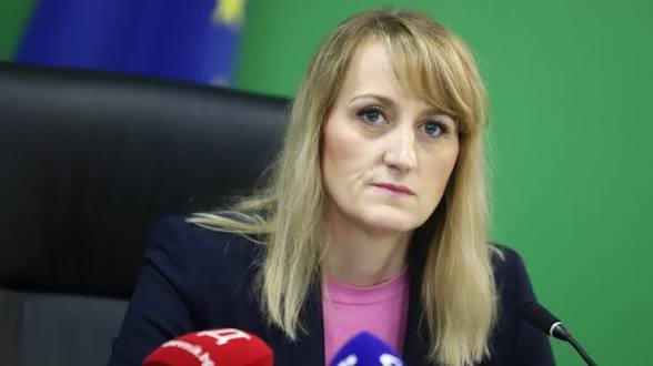 екоминистърът bdquoбаба алиноldquo установено строителство bdquoзлатни пясъциldquo