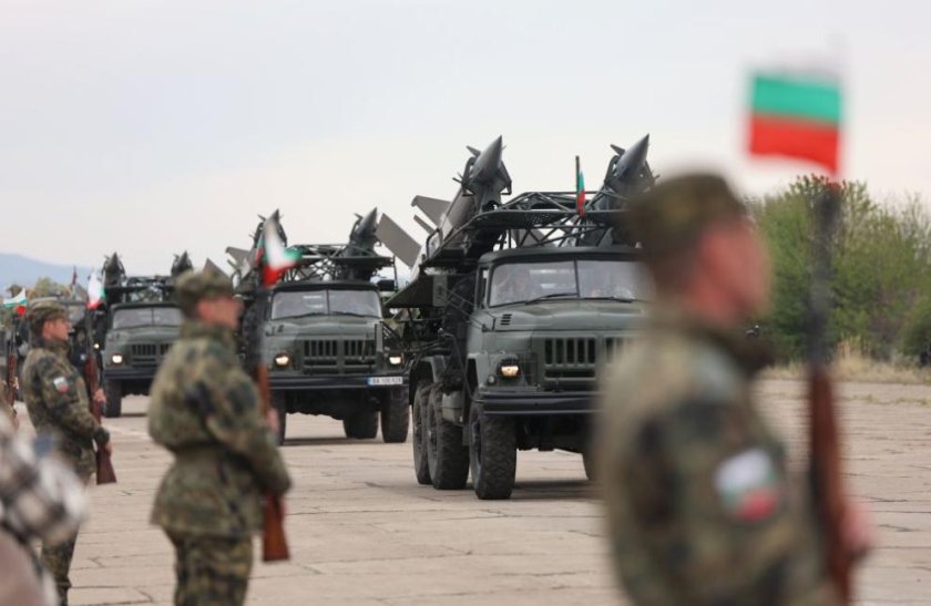 военна техника съюзнически сили придвижват пътищата нас