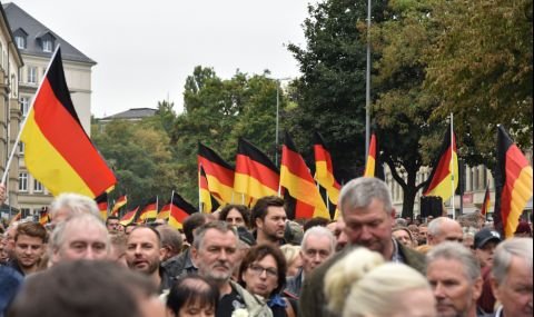 хиляди протестират германия
