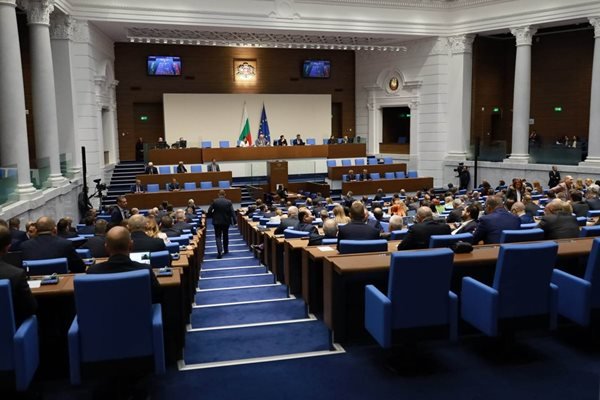 парламентът гледа първо чете бюджет 2024
