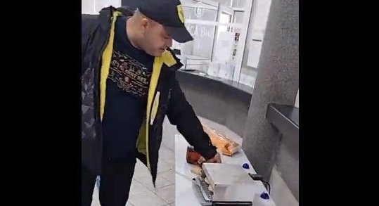 търсене законна справедливост мъж нахлу енерго про направи сандвич видео
