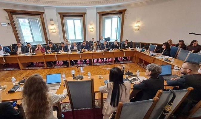 правната комисия прие ограничения избора членове всс