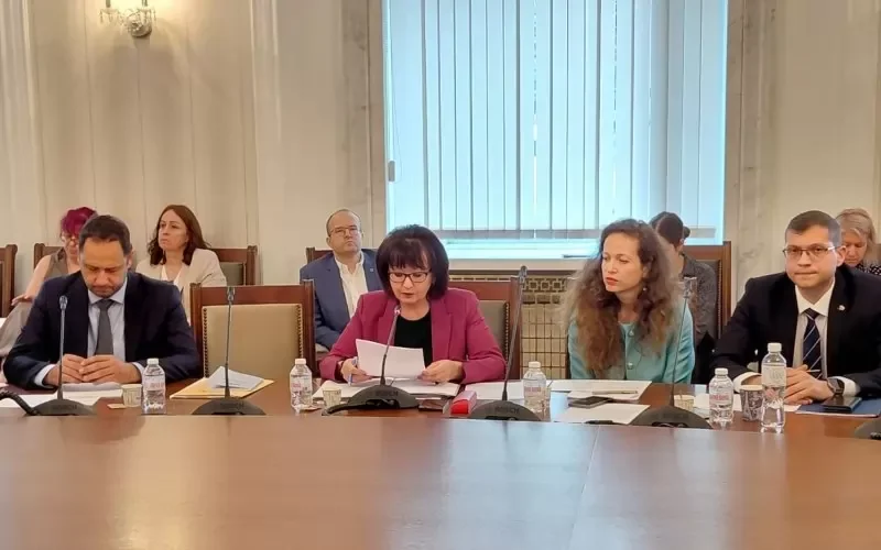 пълно единодушие правната комисия подкрепи замразяване депутатските заплати