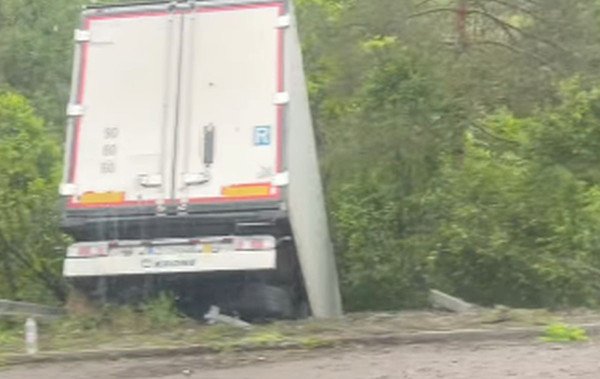 заради аварирал тир километрично задръстване хемус