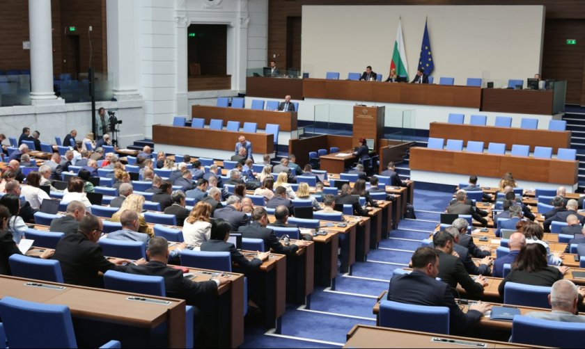бурни спорове депутатите приеха първо четене поемането нов дълг
