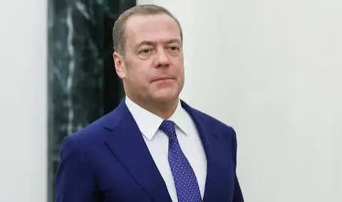 медведев сащ първо справят собствените проблеми