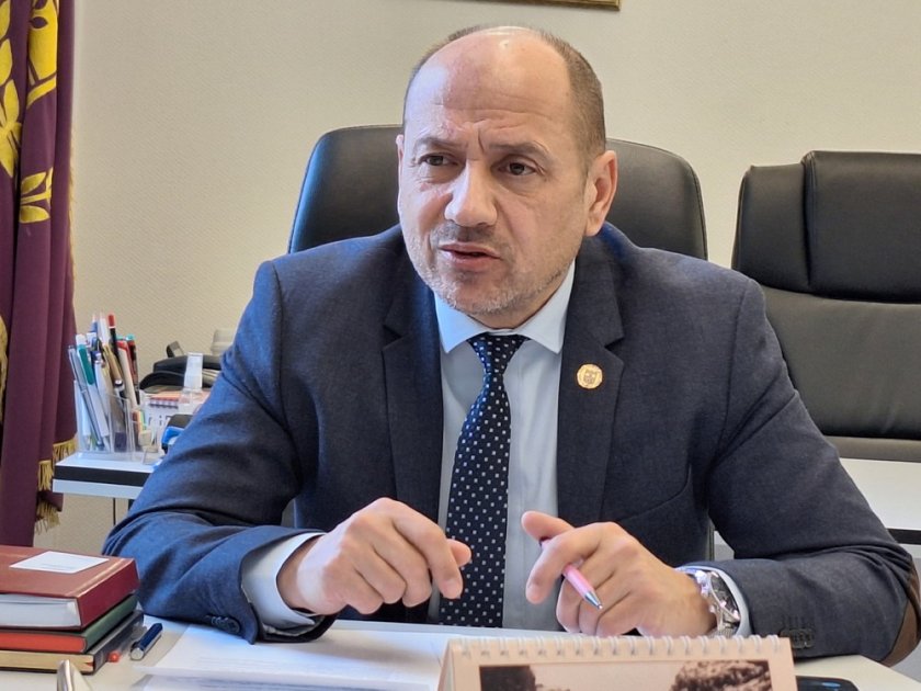 кметска лакомия власт страцимир петков озова начело футболен клуб ловеч