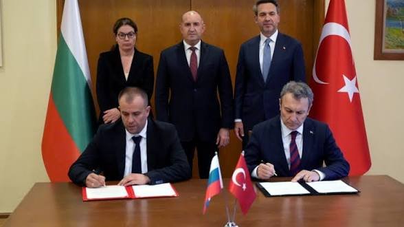 "Булгаргаз" и "Боташ" спират изпълнението на договора за 15 месеца