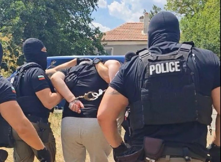 издирване карнобат арестуваха германец обвинен разпространение детска порнография