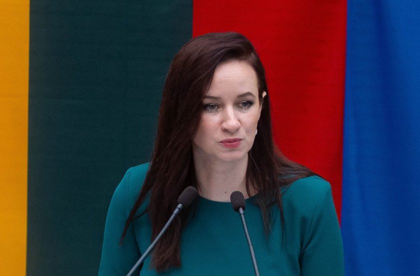 политически трус премиерът литва подаде оставка месеца поста