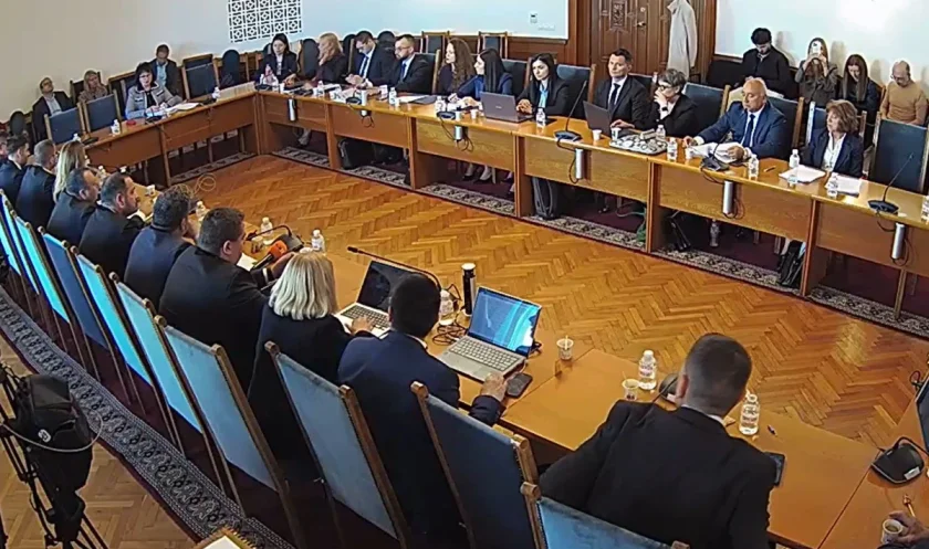 парламентът подкрепи първо четене балансирано участие жените мъжете управлението публични дружества