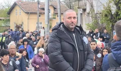 Бащата на Сияна: Живея под постоянен натиск