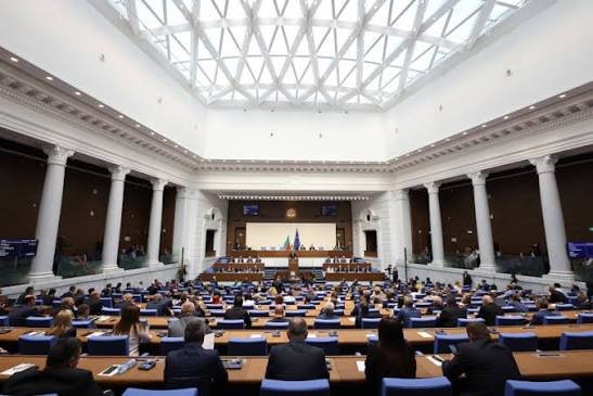 &bdquo;Демократична България&ldquo; внесе предложения за по-нисък дълг и 3% дефицит през 2026 г